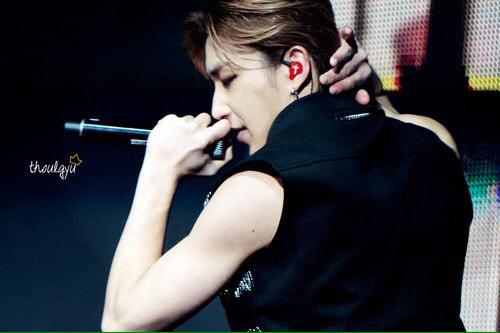            ,          ~            ,            =^.^=
happy birthday my dear Moon Jong Up 