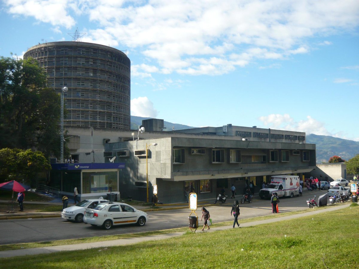 IAHULAMERIDA's tweet photo. Organismos de Seguridad del Estado Bolivariano de Mèrida, controlaran y verificaran la parte externa del IAHULA http://t.co/jDvHEkA6rA