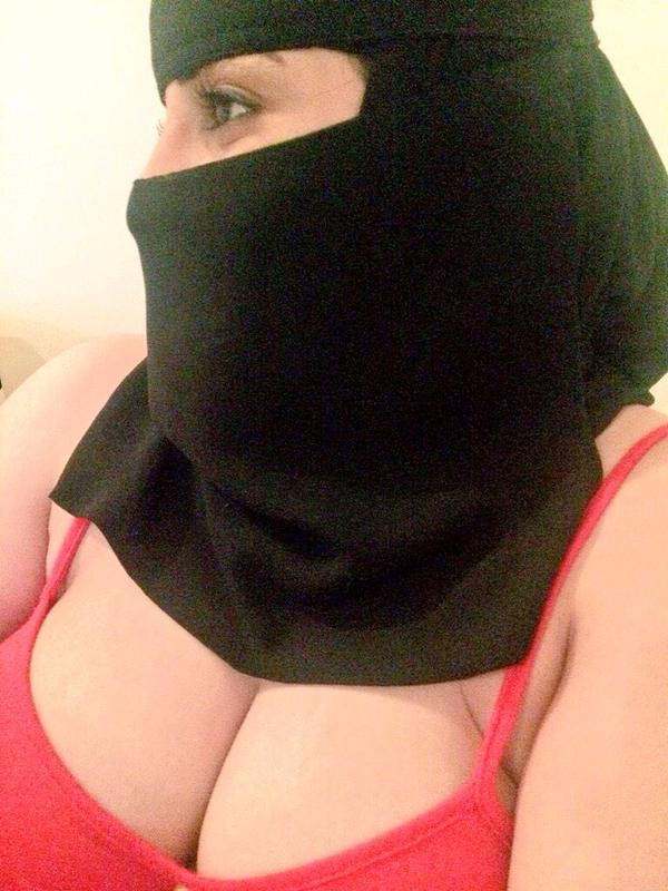 فديت ريحة انفاسك تذوبني

#رتويت