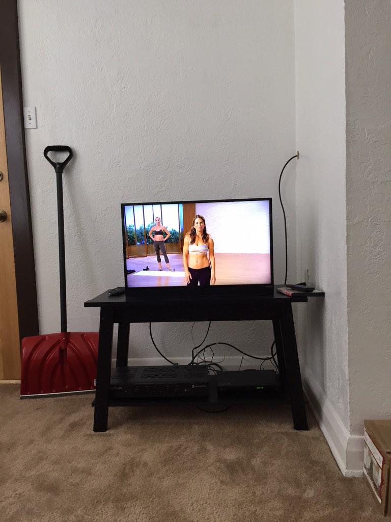 Have2BFit's tweet image. Jillian Michaels on my tv every morning 💪😏