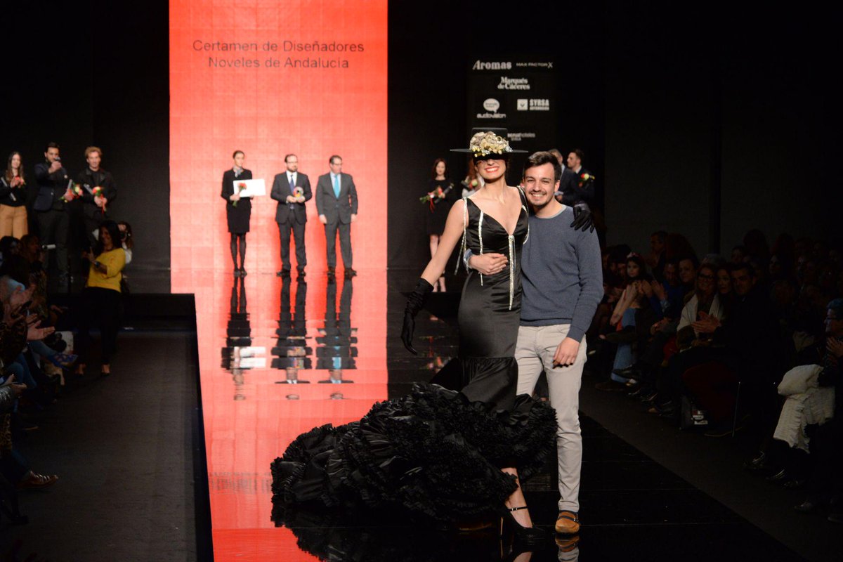 Moda_Andaluza's tweet photo. Enhorabuena @_pedrobejar premio revelación #Simof2015  @simofsevilla #foto oficial @fibesevilla @chemasolerinfo http://t.co/X6dzqS2m9R