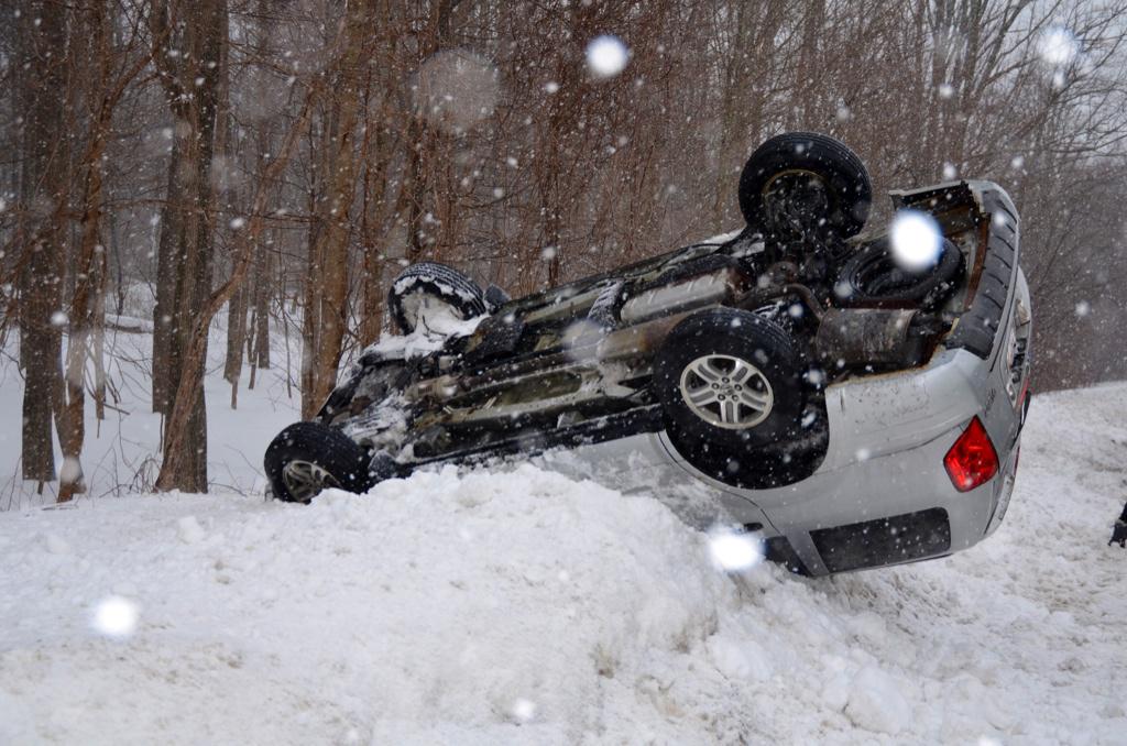 HinghamPolice's tweet photo. The driver was not injured in this single vehicle crash on Rte 3A. Distracted driving plus weather conditions. http://t.co/jAO9civHML