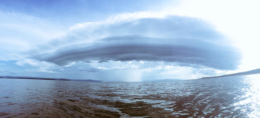 WildSimonwild's tweet photo. #weather at #kariba today... Very strange cloud formations! http://t.co/rMUdXD5BcU