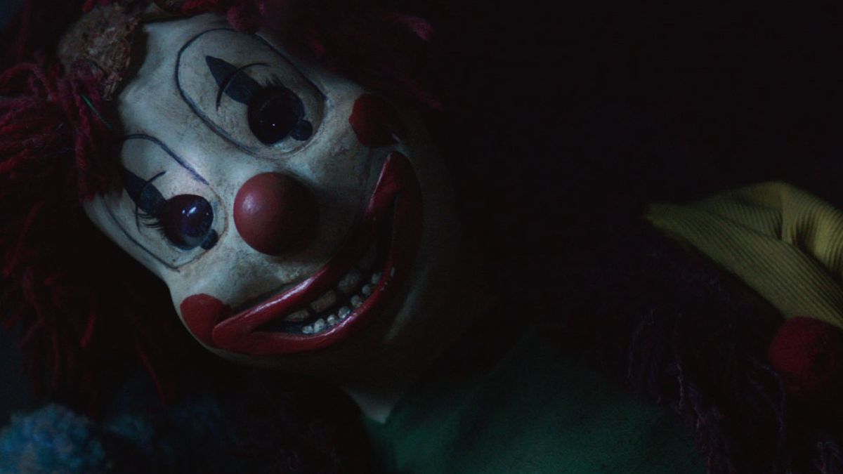verge's tweet photo. The Poltergeist remake trailer reminds you why clowns are the worst http://t.co/xDH4FjggRf http://t.co/he9QKCB6sD