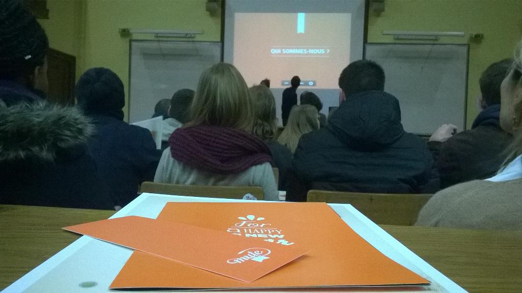 Comebouvant's tweet photo. Conf "Raconter une histoire sur le web avec le motion design" #creanum #BCCN #Lyon @GabrielMusset @Charlton_FREDOC http://t.co/WAixr0cG7H