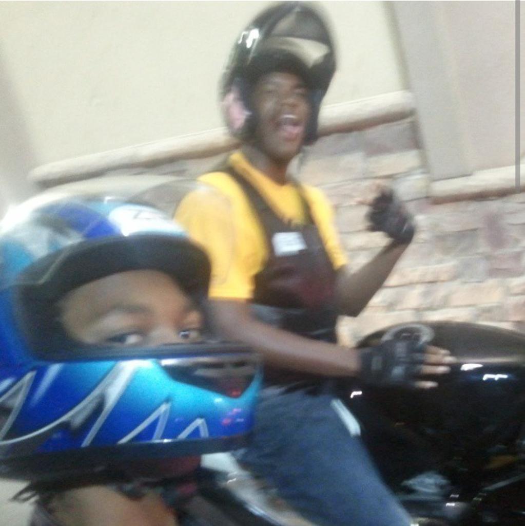 iAmBiikelife's tweet photo. #Tbt me an broski in the drive thru #Bikelife #SBG #AtTacobell @ShowTheWorld_14 http://t.co/N24P2ZBdi2