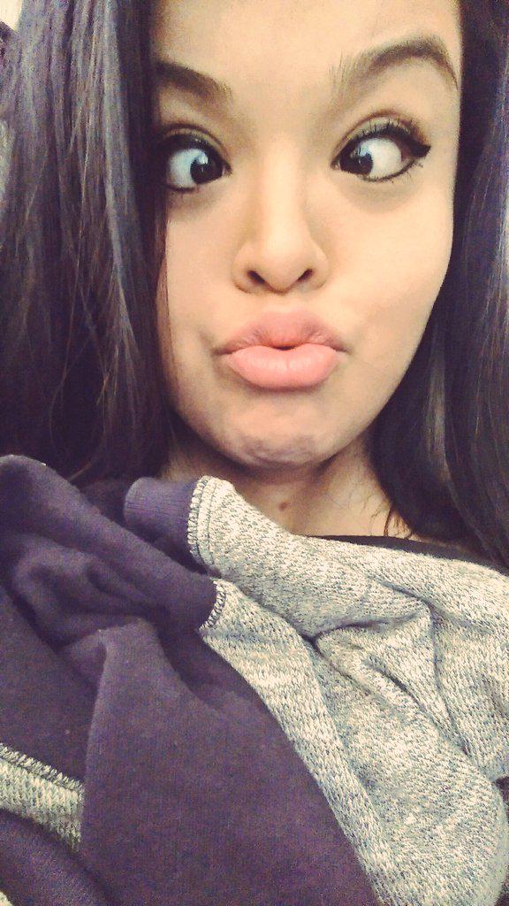 MissCasares's tweet image. Bahahaha why!? 😩. #boredasfuck #almosttimeforwork 😳