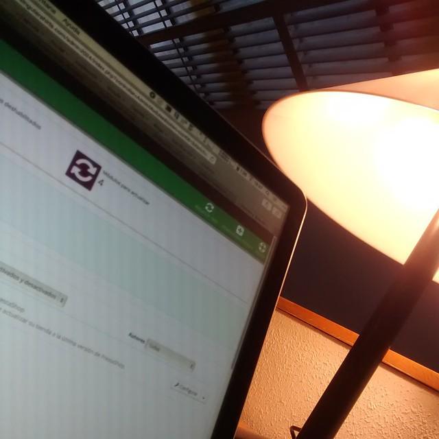 singularshirts's tweet image. La verdad es que es una suerte poder trabajar con el portátil en cualquier parte #workinpr… ift.tt/16HnO3J