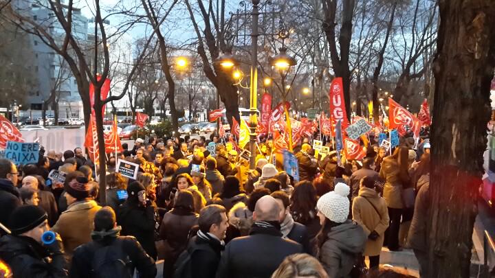 gusburon's tweet photo. @a_lo_gonzo #NoERECaixa #NoalosdespidosBarclays #NoalosDespidosDeFaine http://t.co/sJ3bV52uMB