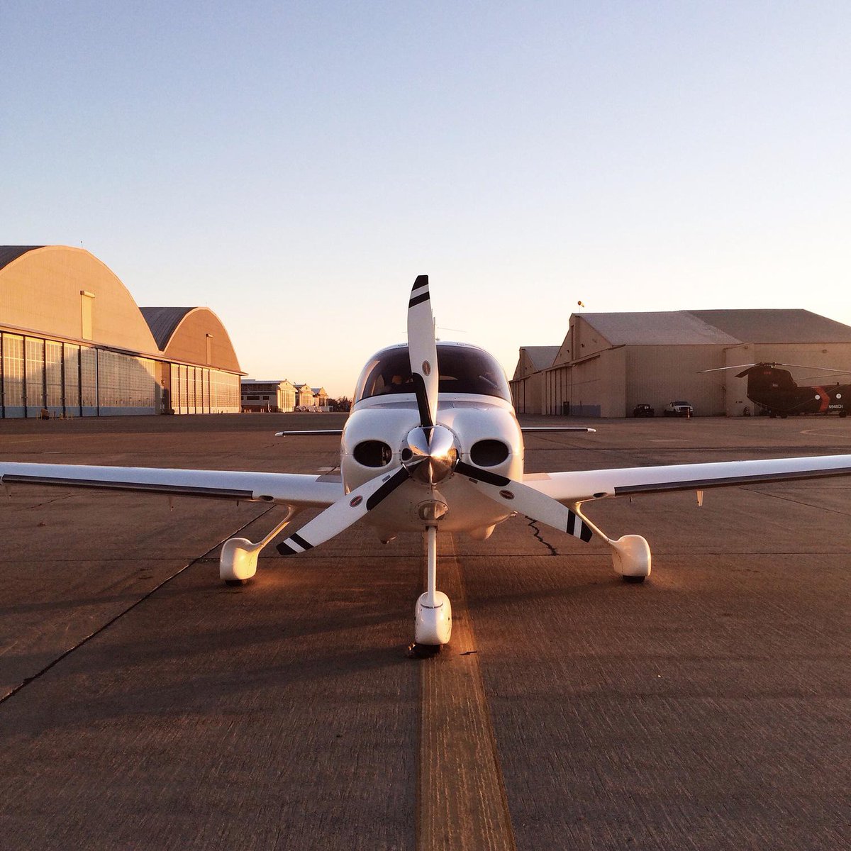 BonTraveler's tweet image. 5 Things I Never Do On An Airplane | more on #bontraveler bit.ly/1D2rGrN #airplanetravel #traveltips