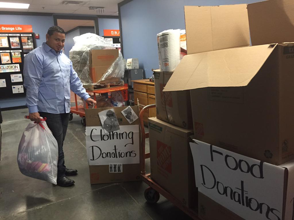 susanjsoto1's tweet photo. ThankYou Team for your help with Donations. #EdgeWaterFire @Big_Roy0980 @JahnJoyce @fitniistrefi http://t.co/XpgWmADfbR