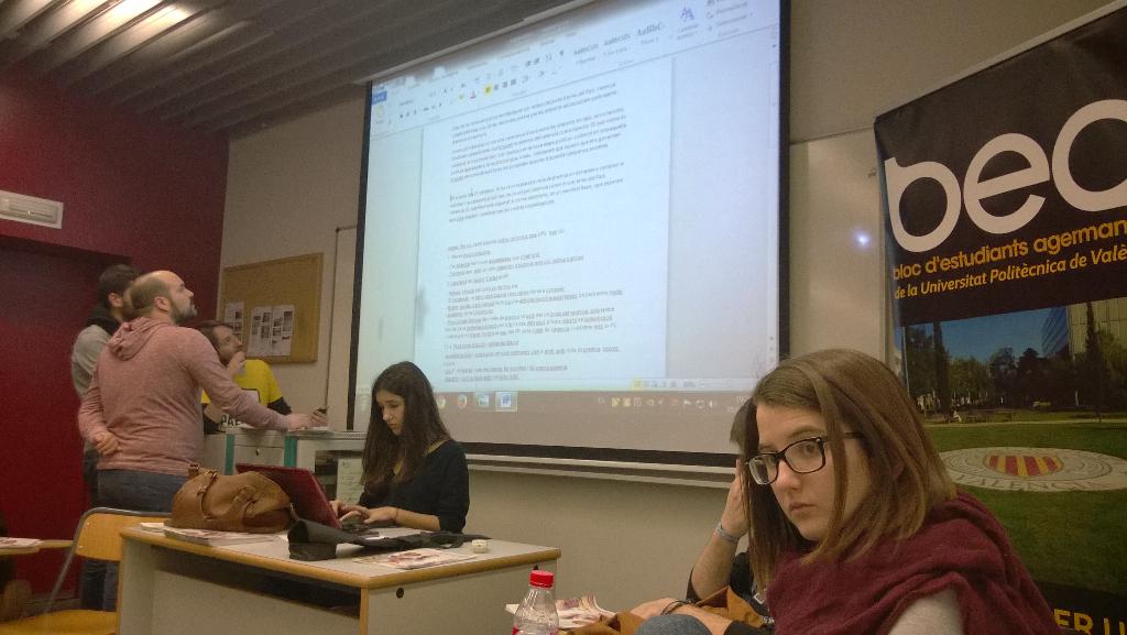 beanacional's tweet photo. Comencem l'Assemblea Nacional del Bloc d'Estudiants Agermanats a la Casa de l'Alumne UPV @bea_UV @bea_UPV @BEA_UA http://t.co/ehLy7NKW9Z