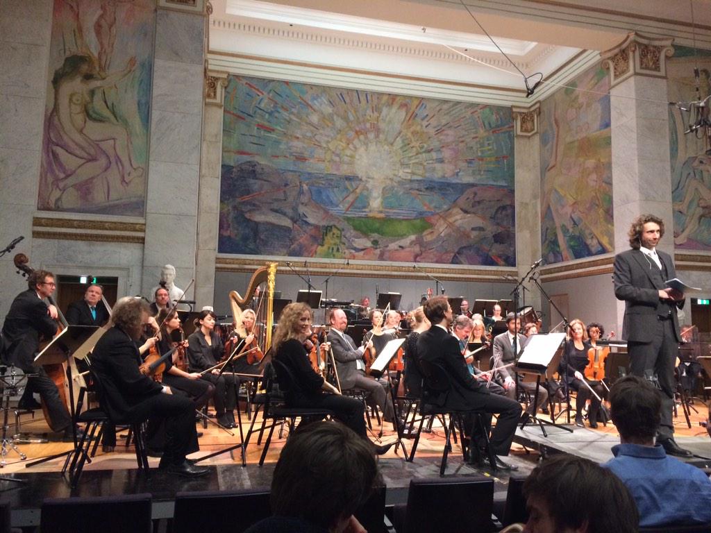 Sitter i Per Sundnes' påståtte fødested og koser meg med (for meg) ukjent musikk. KORK er i form! #Torsdagslive