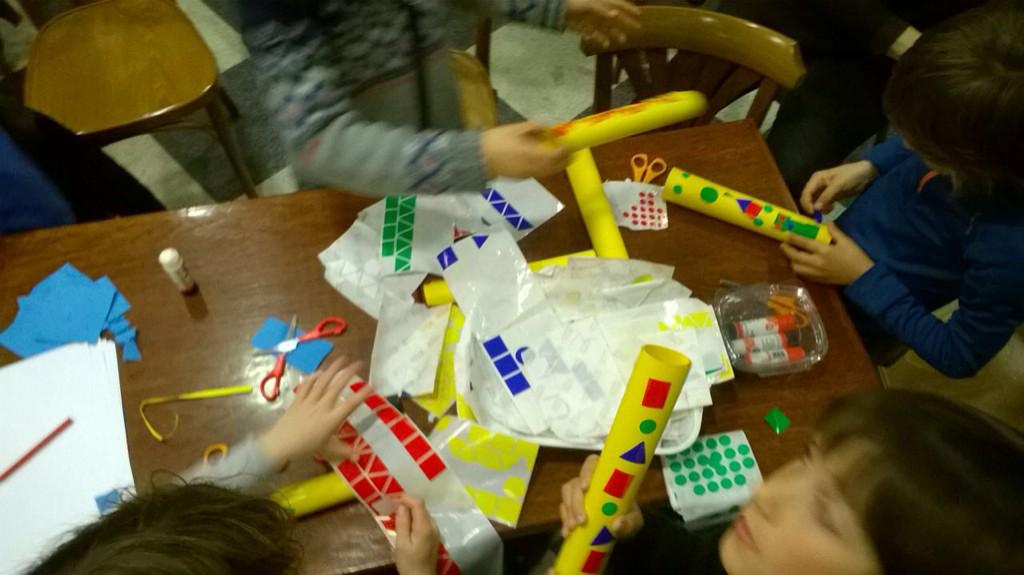 Divertaeduca's tweet photo. Avui al punt jove de #matadepera he apres a fer trucs de màgia! @RamonSoldevila @SergiAtmetlla  @JessicaCriado http://t.co/swEaOy9Ylp