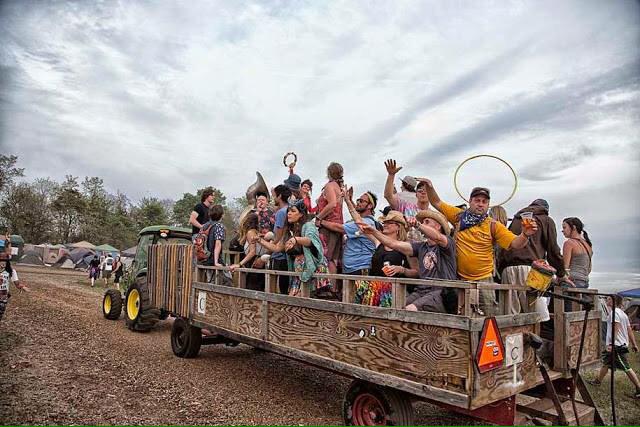 LectricPromoMKE's tweet photo. #TBT - Tractor rides at @SummerCampFest!!! Who has some crazy tractor ride stories? #SCST15 #Scamp #scamp15 http://t.co/ZV5SO8kEdl