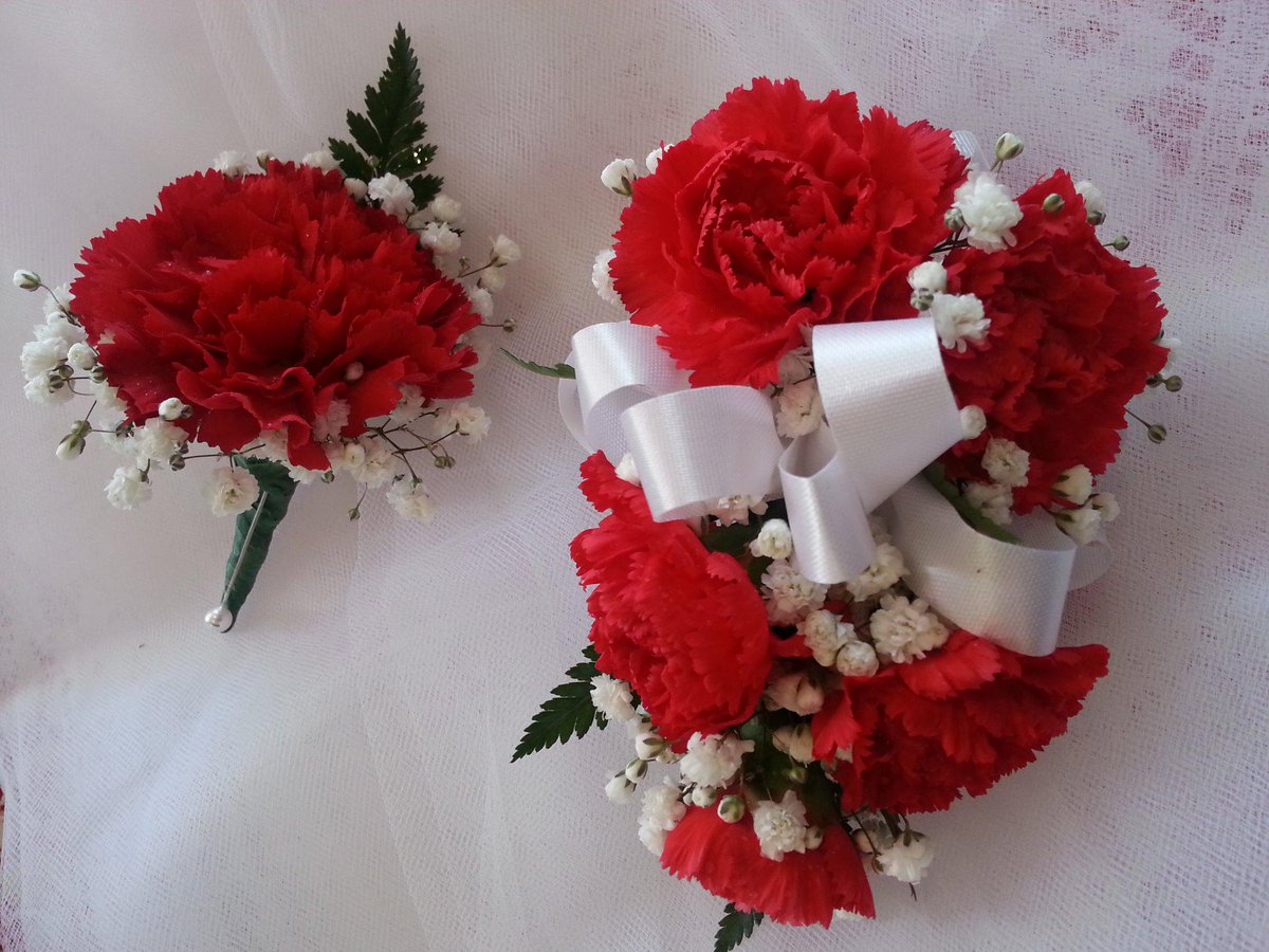 leroysflowers's tweet photo. #MatchMadeInHeaven Father-Daughter corsage/boutonniere :) http://t.co/eyWoOydWex