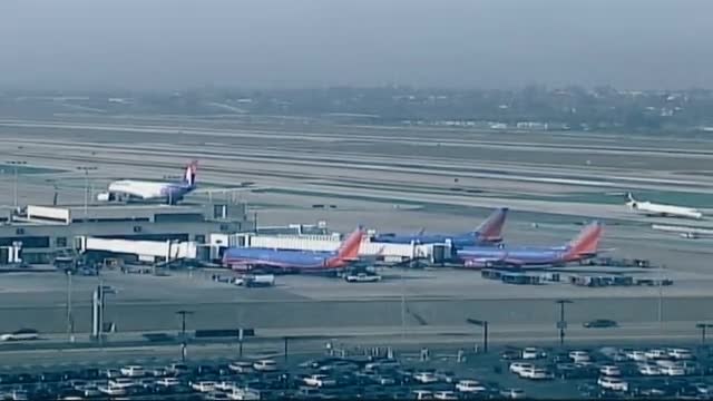 AirportWebcams's tweet image. LAX back to its usual sunny self after thick fog caused many diversions earlier. Live cams: airportwebcams.net/los-angeles-in…