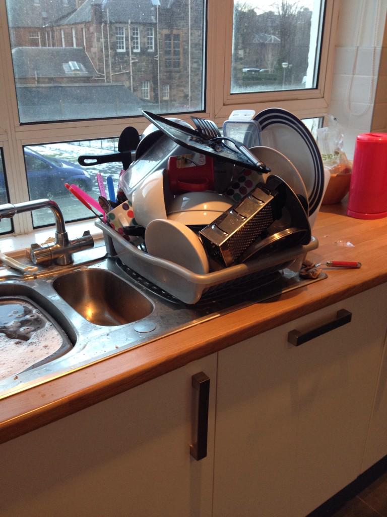 laurammcdonald's tweet image. Emma&apos;s draining board at the flat 😳 it&apos;s like a balancing act 😂 #mess #studentlyf #thuglyf