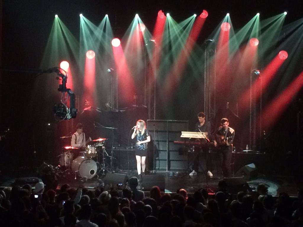 Karimacharni's tweet photo. You rock girl! @louuuuuane sur scène au Trianon #HPconnected 💋👏 http://t.co/FFrHfdToQj