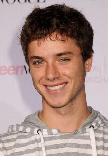 Happy Birthday to this guys, Jeremy Sumpter :) 
