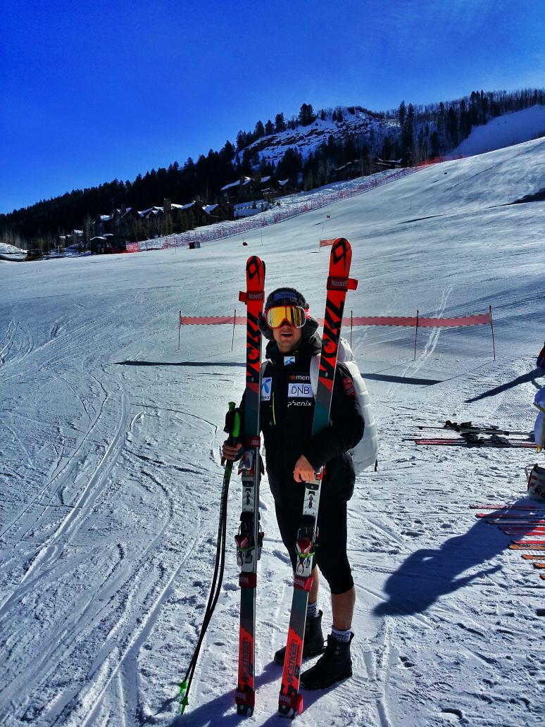 Back on the looooooong skies in Aspen! So much fun! #bluebird