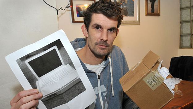 computerhoy's tweet image. Un hombre paga 300 libras por un MacBook a través de eBay y recibe... ¡una foto! bit.ly/16G0N11