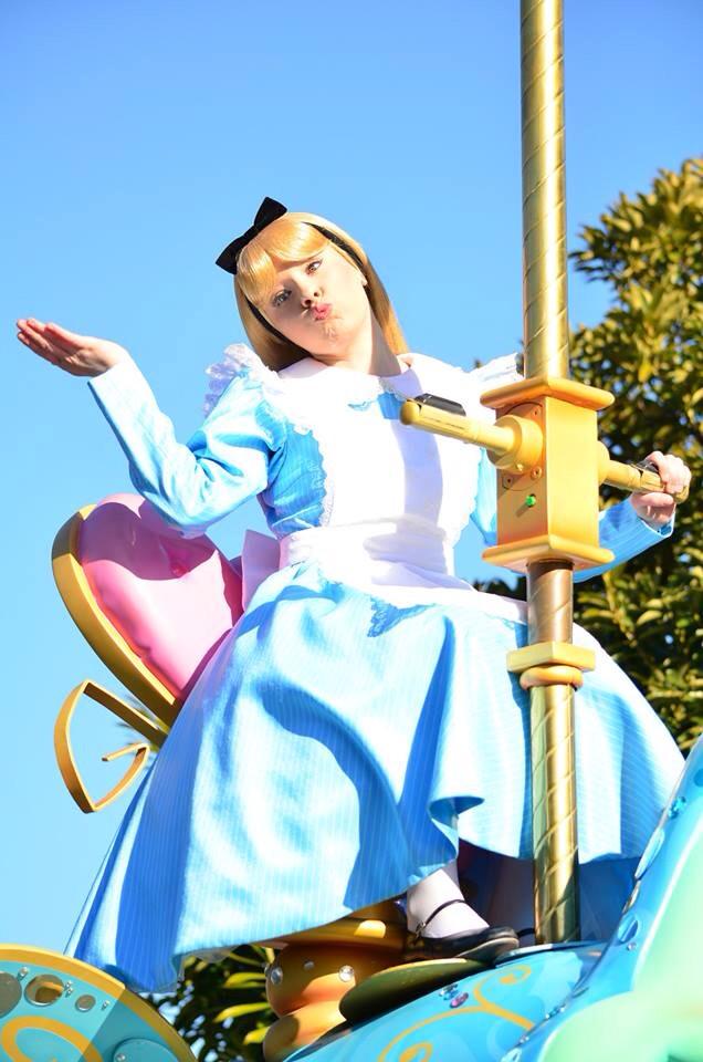 ___minninzel___'s tweet photo. アリスがうさぎを探してました！🐰 http://t.co/lu2jPZuqBN