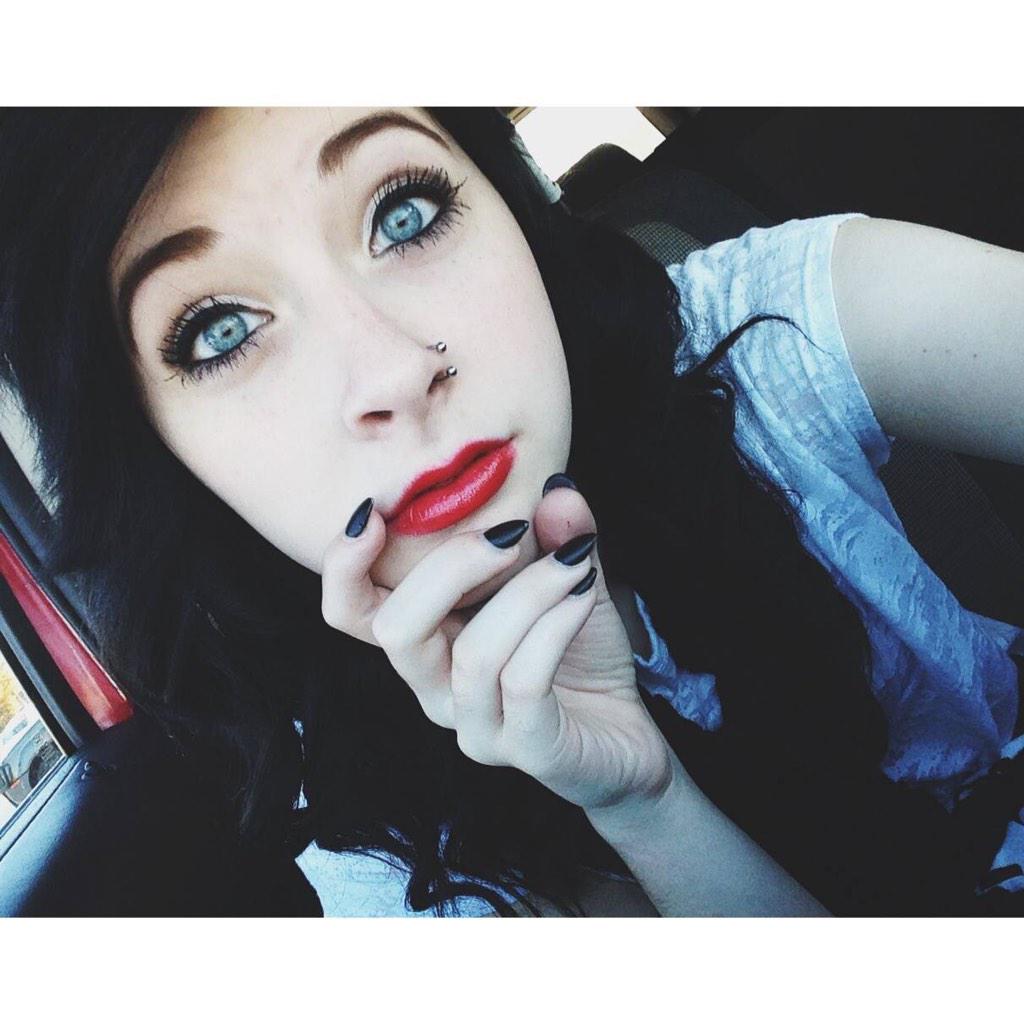 But who could love me.. I'm out of my mind.✖️