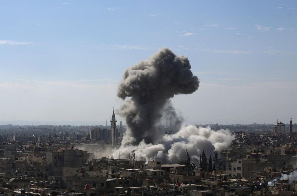 libe's tweet photo. Syrie : les bombardements du régime près de Damas font 66 morts http://t.co/fPQ13TmvkV http://t.co/QcaCGe523Y