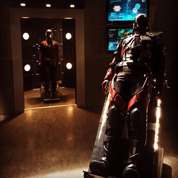 ArrowPortugal's tweet photo. NOTÍCIA: Revelado o fato de #TheATOM, a identidade secreta de Ray Palmer! #Arrow #ArrowS3 ➶

#FanArt by @lordmesa ➶ http://t.co/HHpzDSrGJh