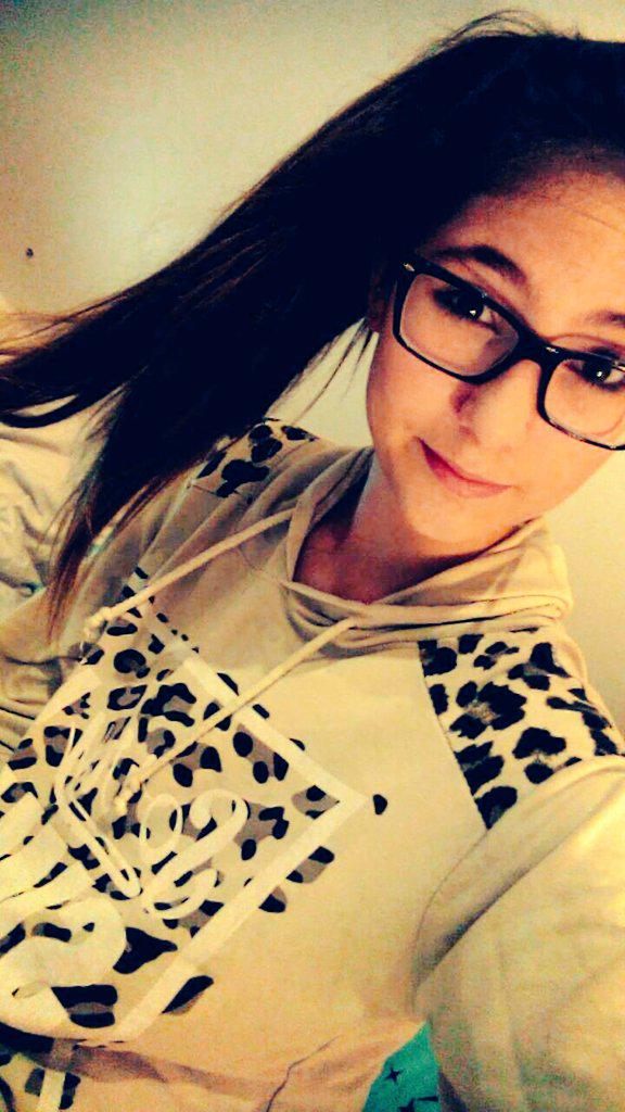 XMelyynaax's tweet photo. Jamais de la vie je devrais te quitter je t'aime de trop. 💜💜😘😻 http://t.co/22CF7uMtyj