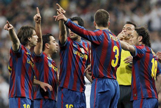 musicoloko7's tweet photo. Arbeloa: "Atlético no deberá preocuparse por bailarinas. Con otros equipos sí"

Que levanten las manos las bailarinas http://t.co/76iiQorICu