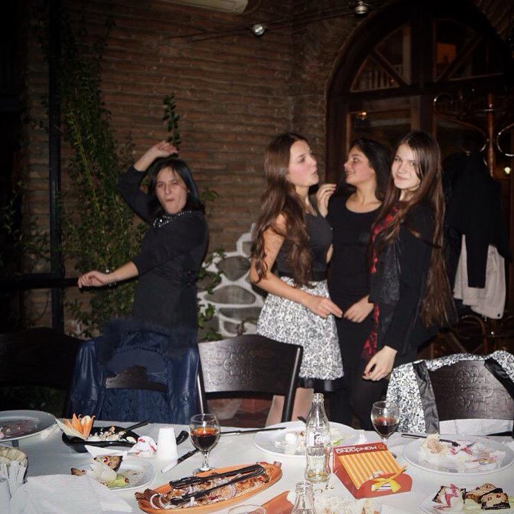 DzindzibadzeT's tweet image. #DancingLessons #გუზგუზი #drunk 😂💃☝️