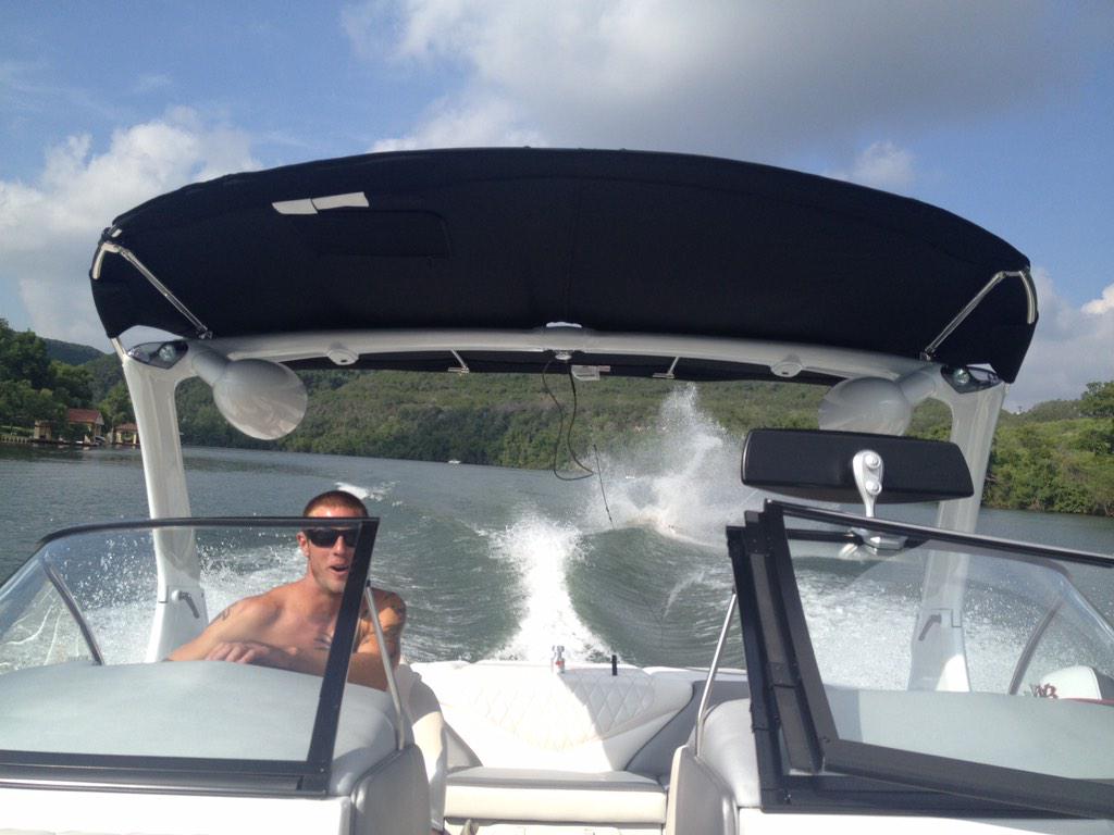 #TBT and #WipeoutWednesday all in one! Our buddy Zach takes a spill on Lake Austin, 2013. <a href="/tigeboats/">Tige Boats</a>