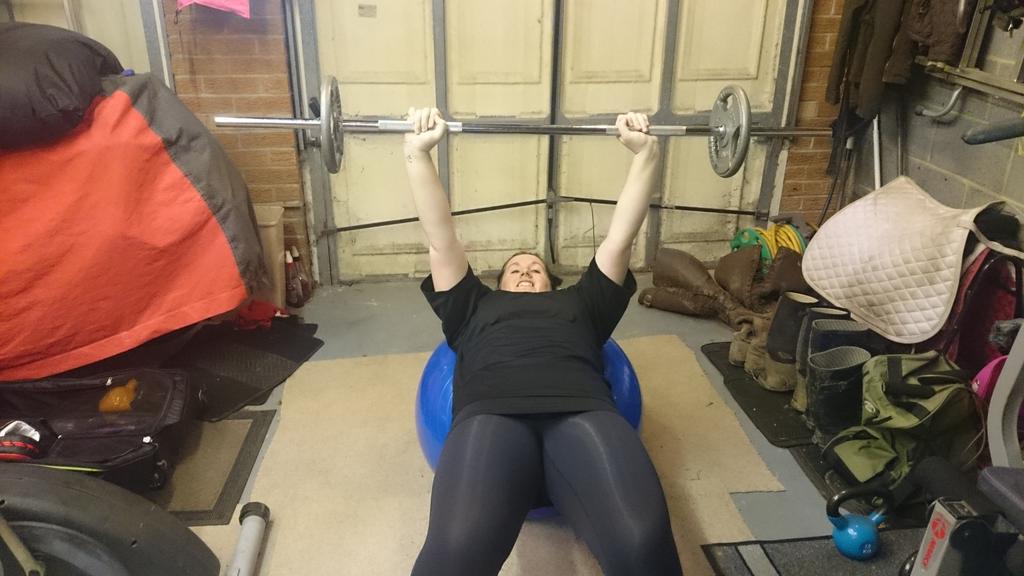 LiftSarah1's tweet photo. JEN GETTING SERIOUS #modelclient #fatloss #beastmode #wedontneednogym http://t.co/fsPhENfnAS