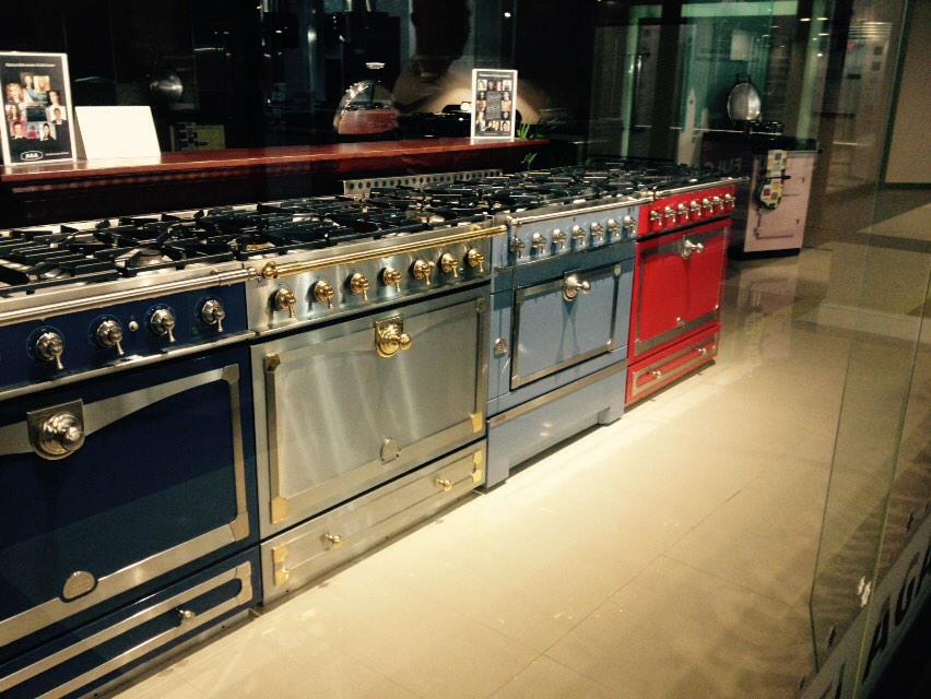 I'm like a kid in a candy store @LaCornue #LaCornue #range #kitchen #design #designer #interiordesign #destadoes 😍