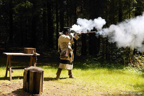 ImThe1WhoWhips's tweet photo. At the shooting range! So glad they began rifling the barrel! The accuracy and range is WAY better #hansencivilwarSHS http://t.co/9ojUAqXiMs