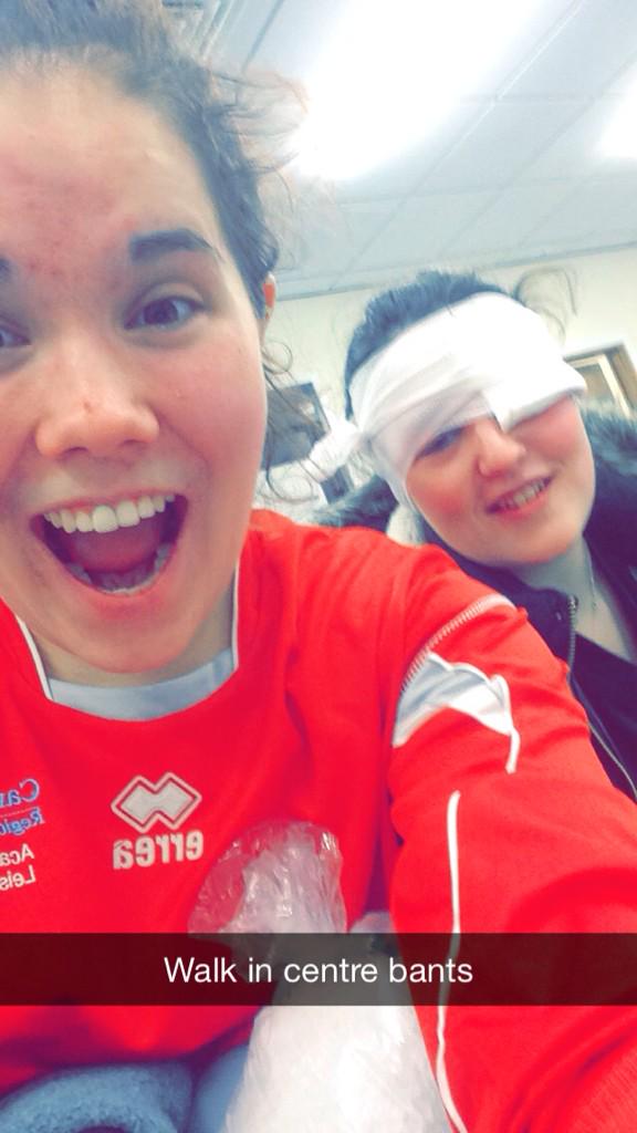 stephtirrell25's tweet photo. Evening chilling down the walk in centre with @G_Adcock & @Tammy_Beaumont #ChairmanDuties #CatchItNextTime http://t.co/EWIeQHwyfy