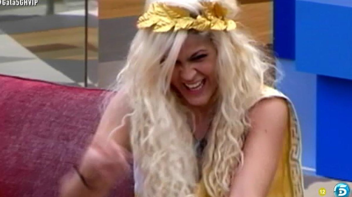 GHmomentazos's tweet photo. #Gala5GHVIP Está claro, hay GUERRA, ¿de quién eres? 
RT Ylenia
Fav Ares http://t.co/bEd6qmdTne