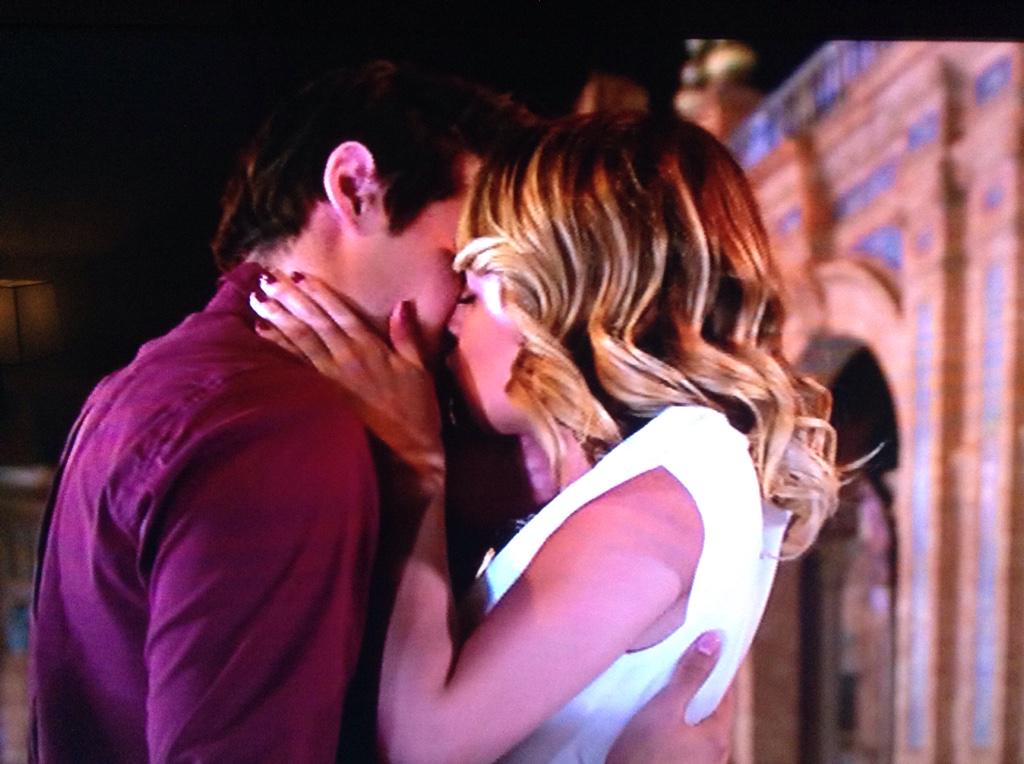 heartofmartina's tweet photo. YA ENTENDI PORQUE ESTA ESCENA SE IBA DE TEMA @TiniStoessel http://t.co/6XnIg4X1Nj