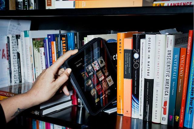 diario_ecologia's tweet photo. Qué tipo de libro es más ecológico los de papel o el libro electronico http://t.co/gS2YlYpnq2 http://t.co/Qd8HneWBVh