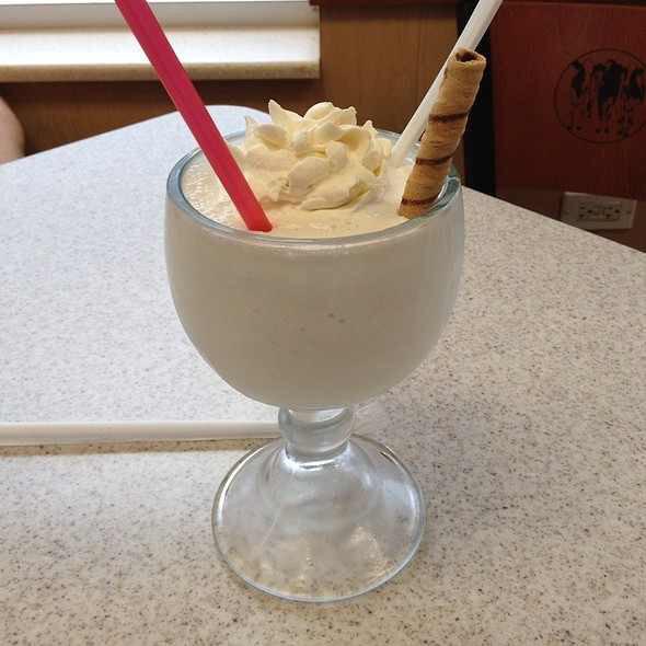 WrestIerCraving's tweet photo. Milkshakes http://t.co/4swtjpWqJM