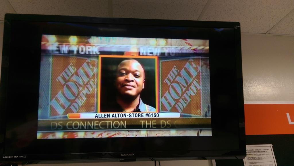ShaDon_G's tweet photo. "@BleedOrangeB: Congratulations to Allen on his promotion to ASM. Good luck at your new store! #STORE6150. http://t.co/ia9k5fAZd5"