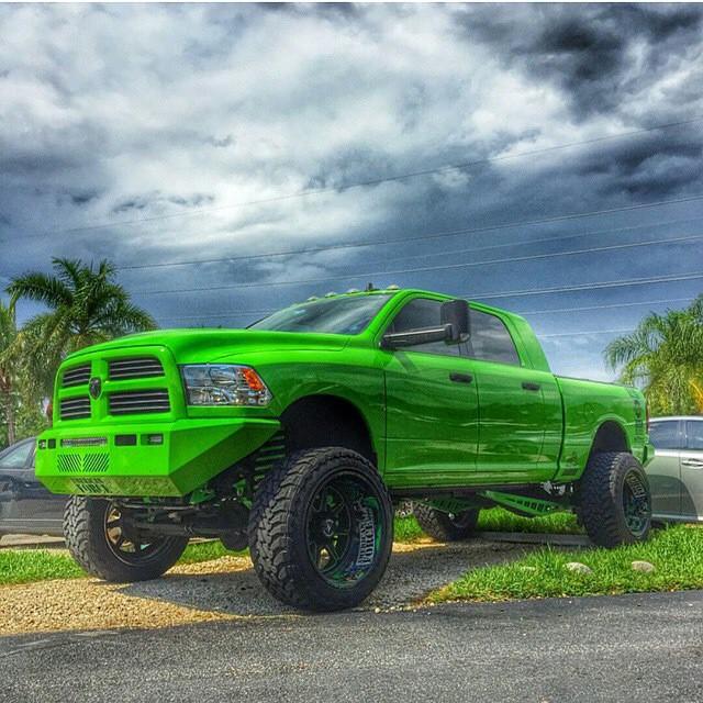 "@RollingCoalBaby: The color on that cummins! #dodge #cummins " @...