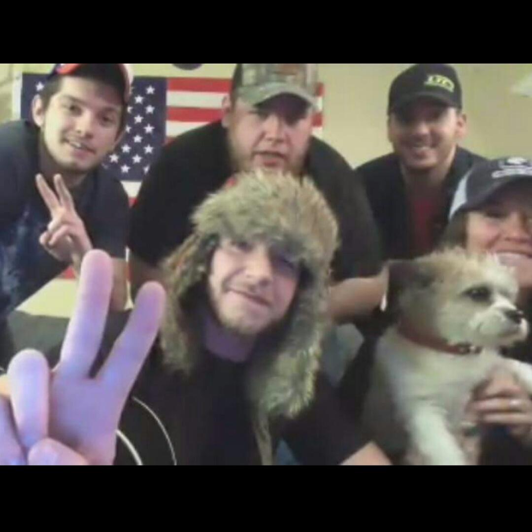 lukecombs's tweet image. Livestream was a success! More to come with more friends! @DustinHuffMusic @TerraBellaMusic #TwitterlessRob