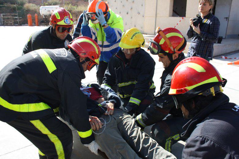 contrapuntovzla's tweet photo. Dispositivo Carnavales Seguros 2015 contará 13 mil bomberos http://t.co/B5X0XesTmL #Política http://t.co/oFVZzZIURR