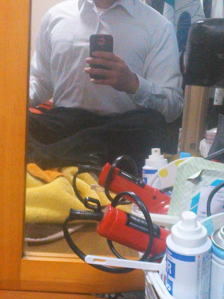 HHlove326's tweet photo. あ～新しくかった制服もぱんぱんになっちゃった
ひさしぶりに学校いってきます http://t.co/TJbWPyu1Cp