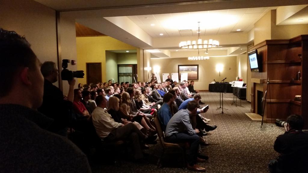 JaredHansenBZ's tweet photo. #nates10 @NateHolzapfel http://t.co/drJtACceTP