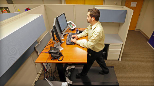 Working at a treadmill desk may make you smarter, new study suggests cbsn.ws/16wxNYW