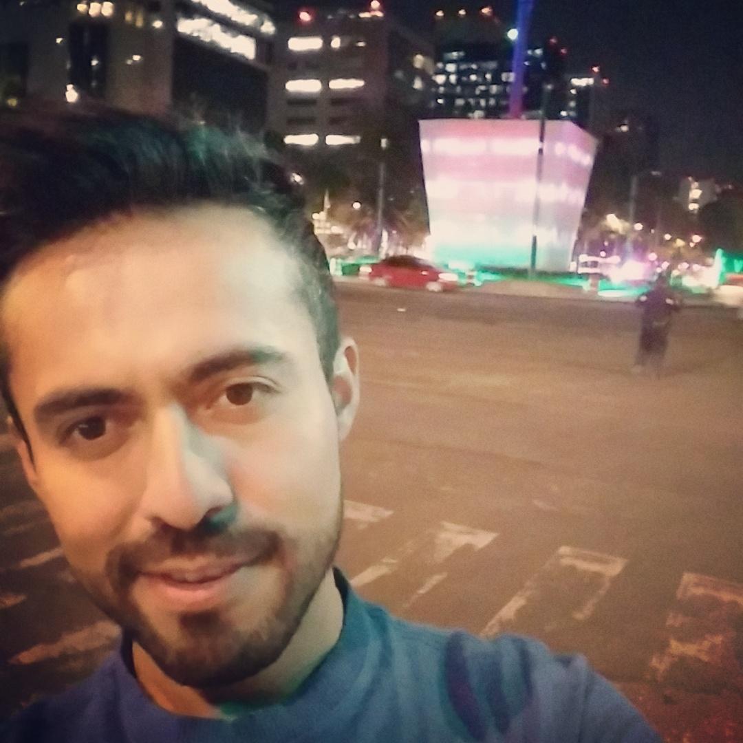 rogeliofv's tweet photo. #VisualArtWeekMexico #VAWMX Medio chafa he.... http://t.co/BuqeOZv322